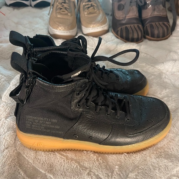 2017 SF Air Force 1 Mid 'Black Gum' - Picture 3 of 7